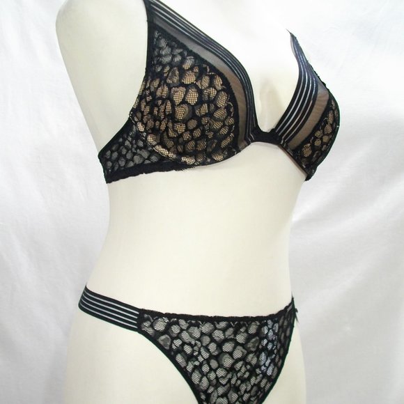 32D / Medium Calvin Klein Vixen Molded Lace Bra & Thong Set Black NWT - Picture 2 of 16
